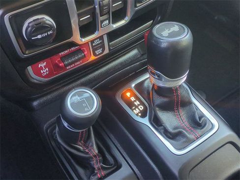 Certified 2022 Jeep Wrangler Unlimited Rubicon w/ Cold Weather Group image 38