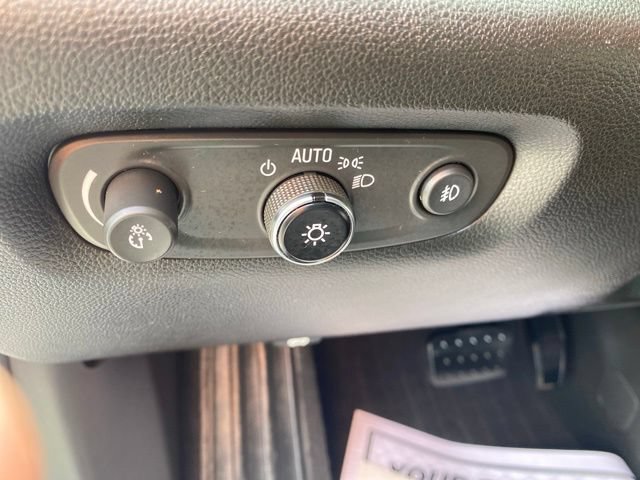 Used 2018 Chevrolet Traverse LT w/ LPO, 'HIT The Road' Package FWD image 20