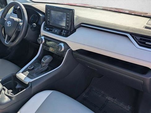 Used 2021 Toyota RAV4 XLE Premium image 21