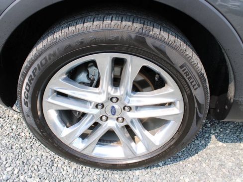 Used 2016 Ford Explorer XLT w/ Equipment Group 202A AWD/4WD image 27