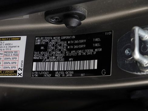 Used 2022 Lexus GX 460 Premium w/ Accessory Package image 27