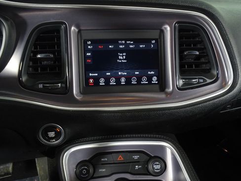 Used 2019 Dodge Challenger SXT image 18