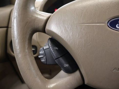 Used 2005 Ford Focus ZX4 Sedan FWD image 17