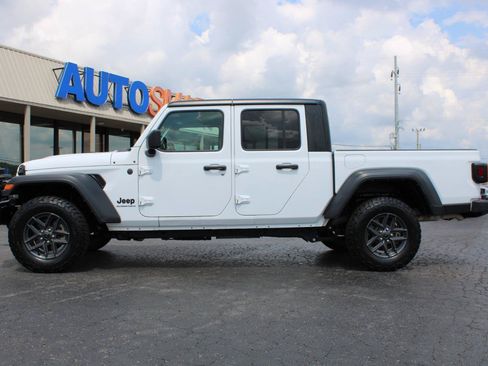 Used 2025 Jeep Gladiator Sport AWD/4WD image 11