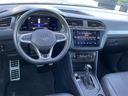 Used 2023 Volkswagen Tiguan SE R-Line image 6
