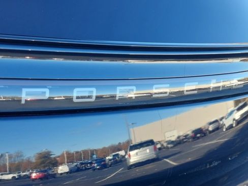 Used 2023 Porsche Cayenne Platinum Edition image 37