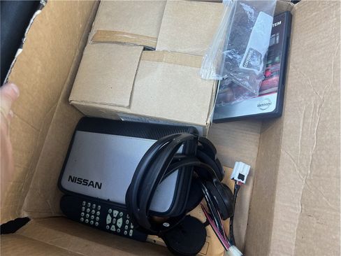 Used 2005 Nissan Titan LE w/ (U01) Nissan Navigation Pkg image 11