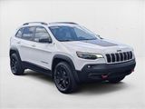 Used 2019 Jeep Cherokee Trailhawk image 3