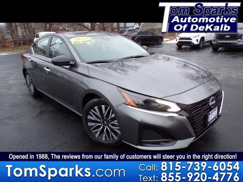 Used 2024 Nissan Altima 2.5 SV FWD image 1