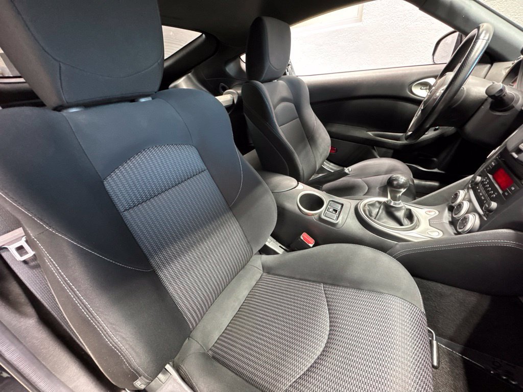Used 2018 Nissan 370Z Coupe RWD image 19