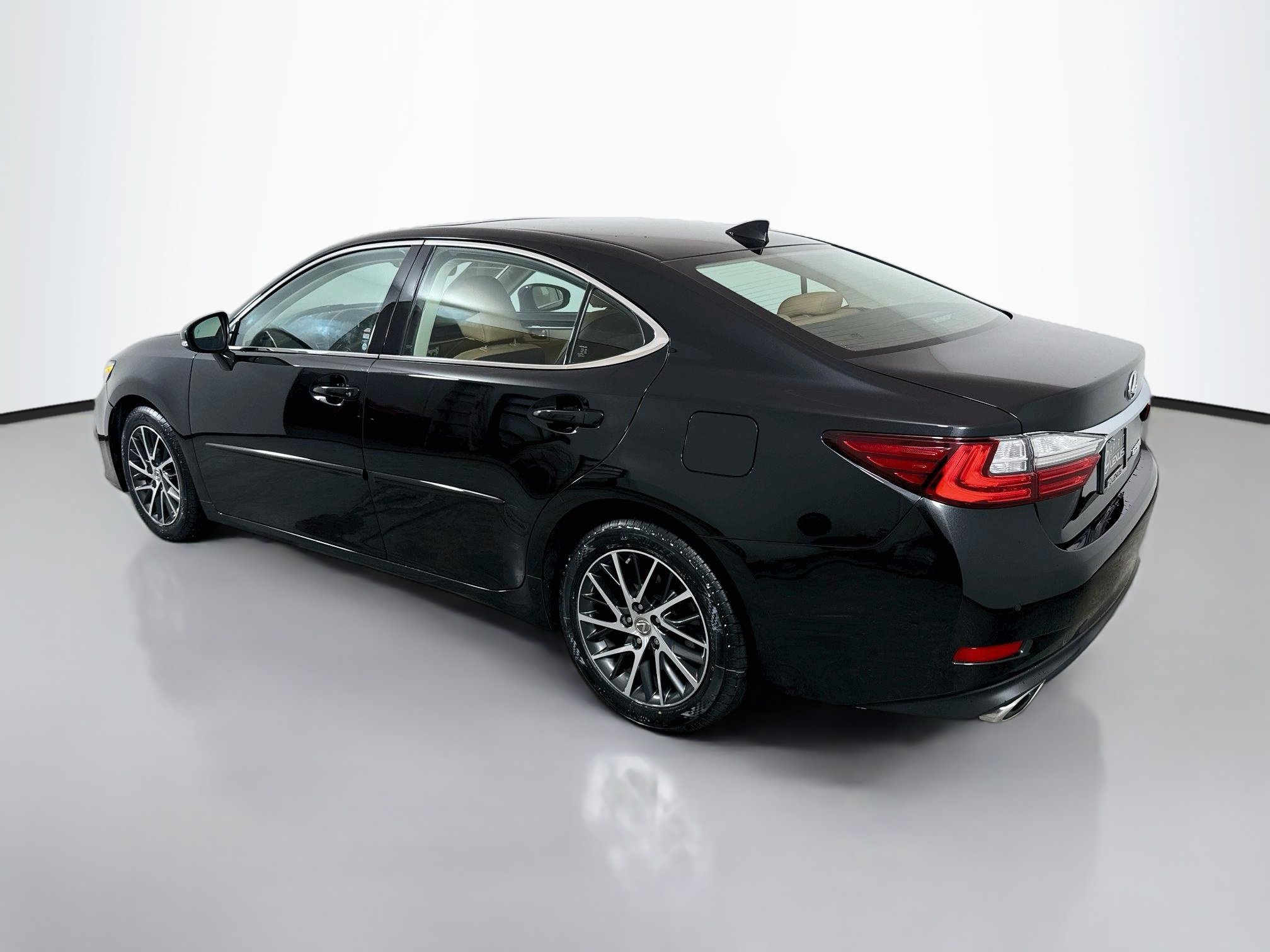 Used 2018 Lexus ES 350 w/ Luxury Package w/Wood Trim FWD image 5