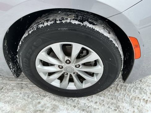 Used 2018 Chrysler Pacifica Touring-L Plus image 13