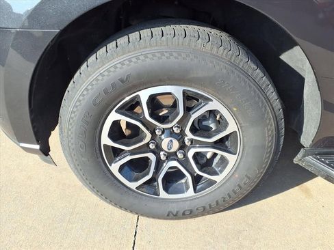 Used 2024 Ford Expedition XLT image 21