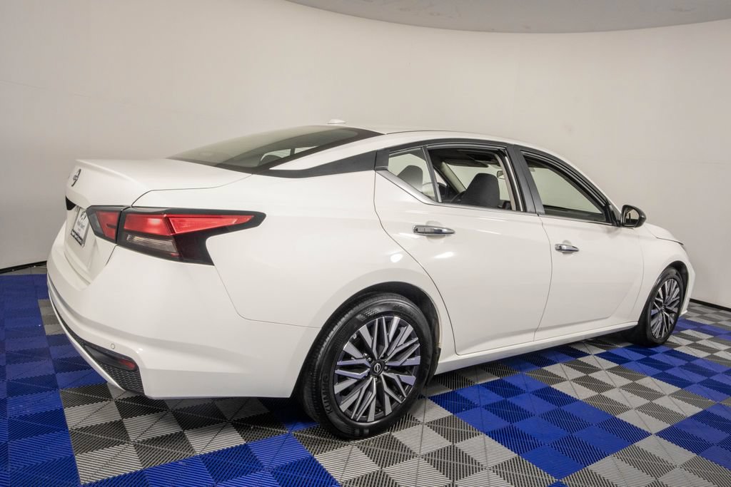 Used 2025 Nissan Altima 2.5 SV FWD image 6