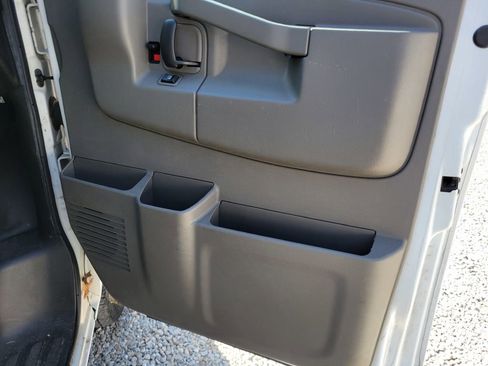 Used 2017 Chevrolet Express 2500 image 18