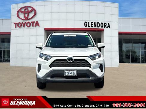 Used 2022 Toyota RAV4 XLE w/ Convenience Package FWD image 3