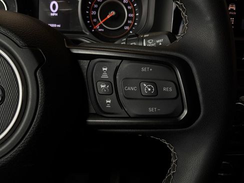 Used 2025 Jeep Wrangler Unlimited Sport AWD/4WD image 31