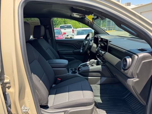 Used 2024 Chevrolet Colorado Trail Boss AWD/4WD image 32