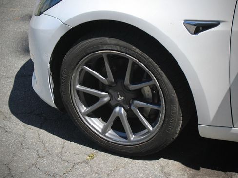 Used 2020 Tesla Model 3 Standard Range RWD image 18