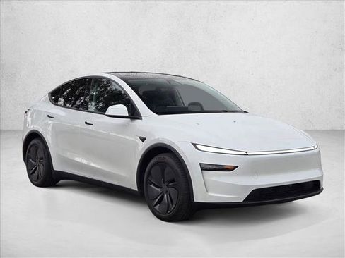 Used 2026 Tesla Model Y AWD image 3