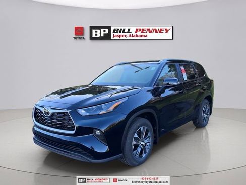 New 2026 Toyota Highlander XLE image 1