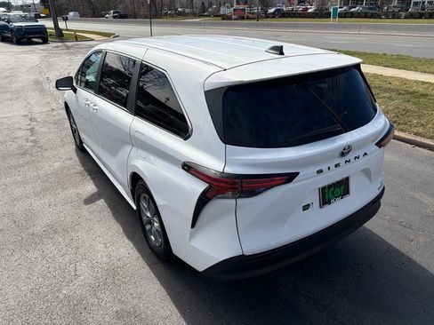 Used 2021 Toyota Sienna LE image 10