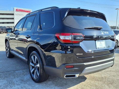 Used 2025 Honda Pilot Touring image 3