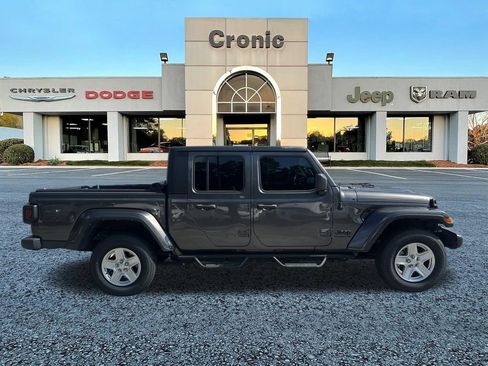 Used 2022 Jeep Gladiator Sport AWD/4WD image 2