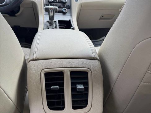 Used 2010 Ford Taurus SEL image 17