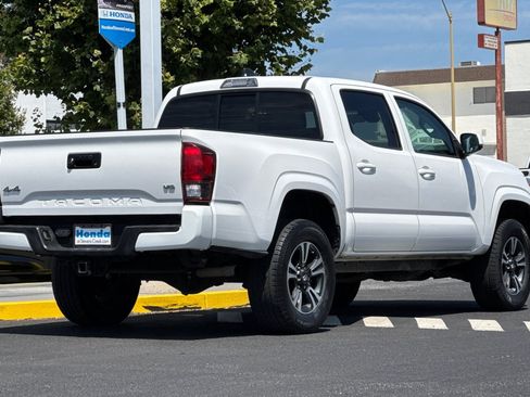 Used 2020 Toyota Tacoma SR AWD/4WD image 9