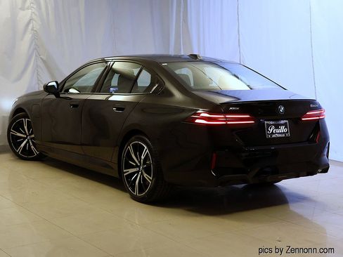 New 2026 BMW 550e xDrive w/ Premium Package AWD/4WD image 9