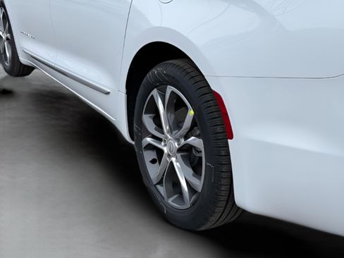 New 2026 Chrysler Pacifica Pinnacle image 34