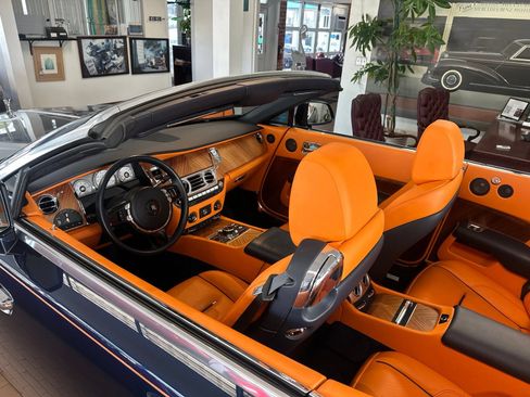 Used 2016 Rolls-Royce Dawn RWD image 10