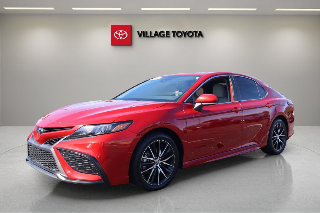Used 2023 Toyota Camry SE FWD image 1