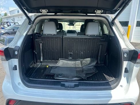 Used 2023 Toyota Highlander Bronze Edition AWD/4WD image 16