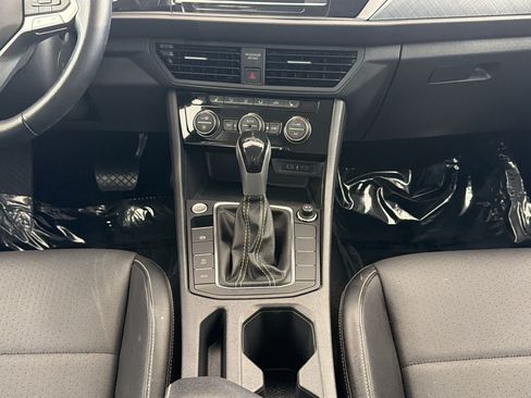 Used 2022 Volkswagen Jetta SE FWD image 17