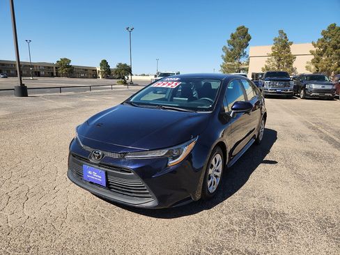 Used 2023 Toyota Corolla LE image 3