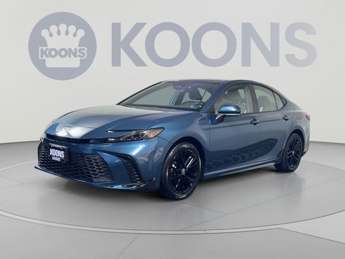 Used 2025 Toyota Camry SE AWD/4WD image 1
