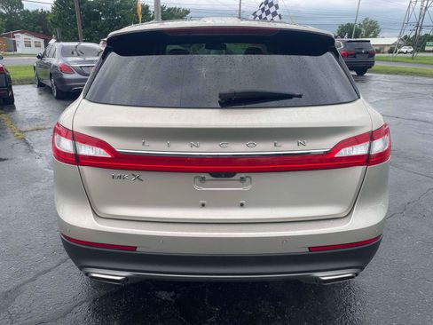 Used 2017 Lincoln MKX Reserve w/ Driver Assistance Package FWD image 7
