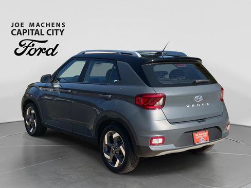 Used 2025 Hyundai Venue Limited FWD image 7