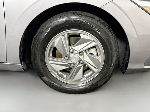 Used 2025 Hyundai Elantra SE FWD image 31