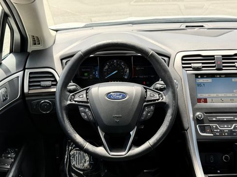 Used 2018 Ford Fusion SE w/ Equipment Group 602A FWD image 24