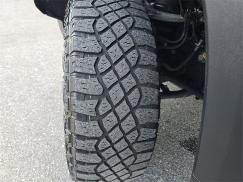 Used 2022 Chevrolet Silverado 1500 ZR2 w/ Technology Package image 32