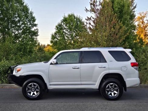 Used 2012 Toyota 4Runner SR5 w/ Convenience Pkg AWD/4WD image 9