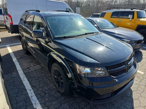 Used 2020 Dodge Journey SE w/ SE Popular Equipment Group image 1