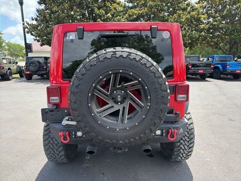 Used 2018 Jeep Wrangler Unlimited Sahara w/ Max Tow Package AWD/4WD image 4