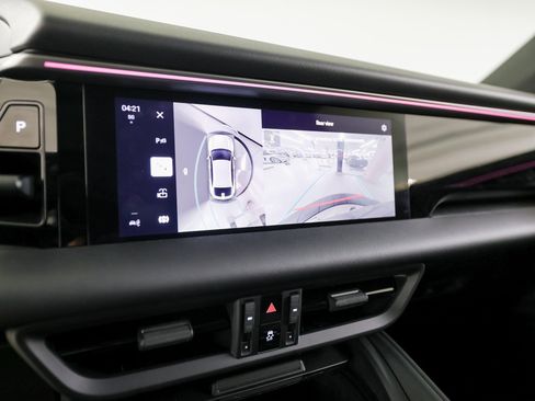 New 2025 Porsche Macan Electric image 19