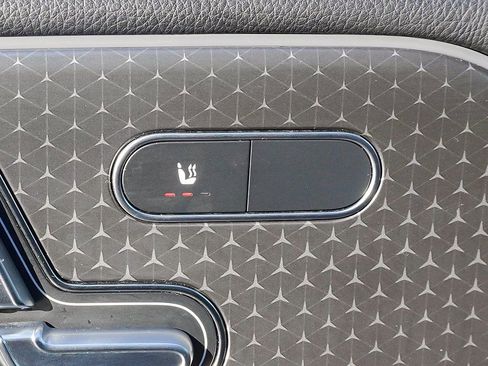 Used 2025 Mercedes-Benz GLB 250 4MATIC image 33
