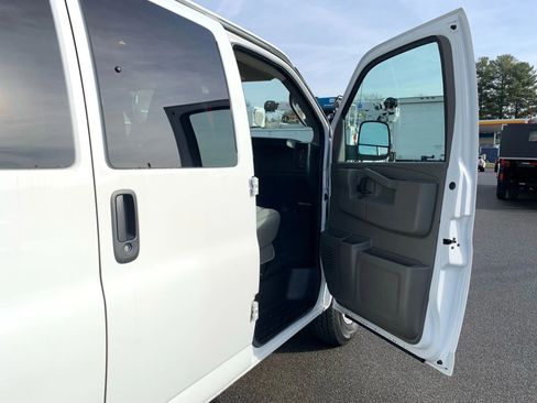 Used 2020 Chevrolet Express 3500 LT w/ LT Preferred Equipment Group image 21
