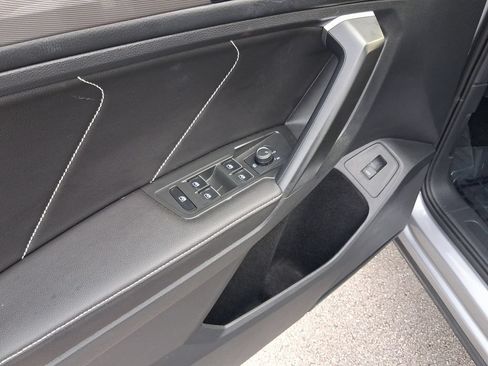 Certified 2024 Volkswagen Tiguan SE FWD image 17